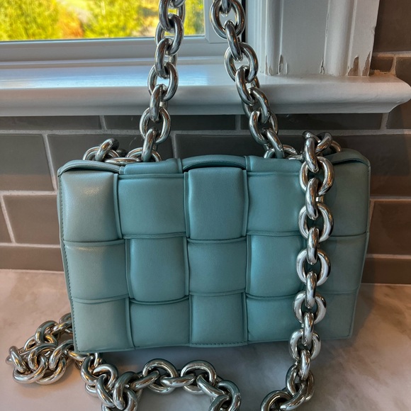 Authentic never been worn Bottega Veneta cassette bag with chain. Gorgeous color - Picture 3 of 5